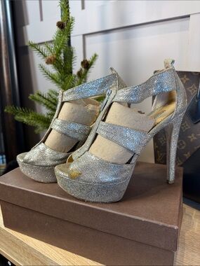 Michael Kors Silver Glitter Platform Strappy Heels 7.5M